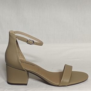 NEW Amazon Essentials womens Nola Heeled Sandal Sz 7 Beige